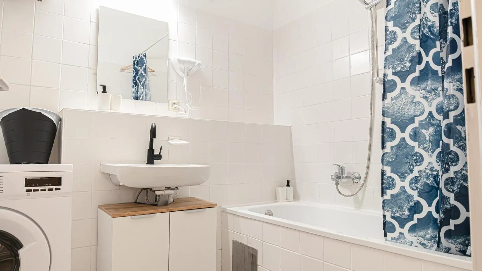 Metropolitan Charm Stylish 2Br & 1Lr Apt In Vienna'S Core Austria
