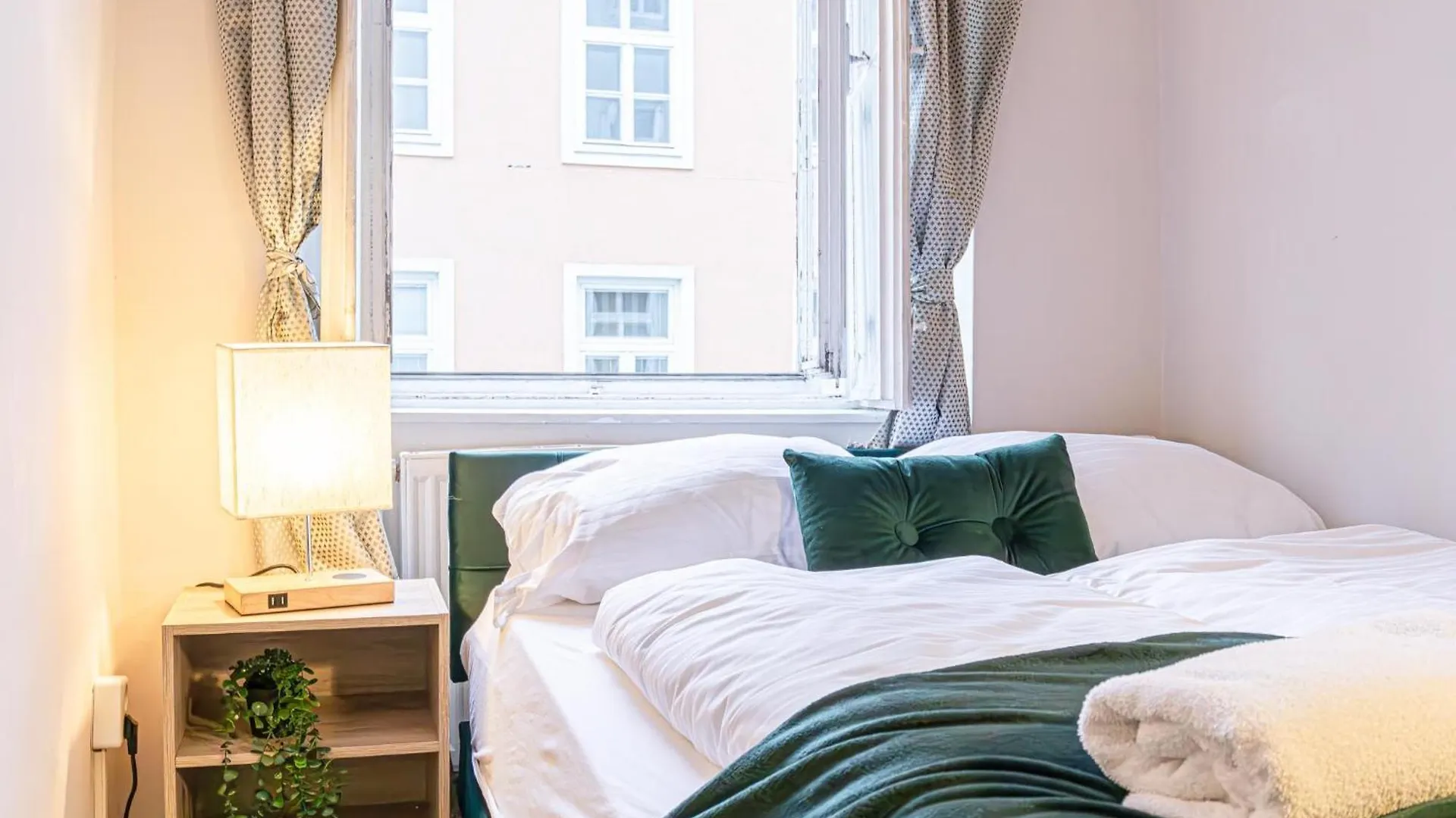 Apartment Metropolitan Charm Stylish 2Br & 1Lr Apt In Vienna'S Core