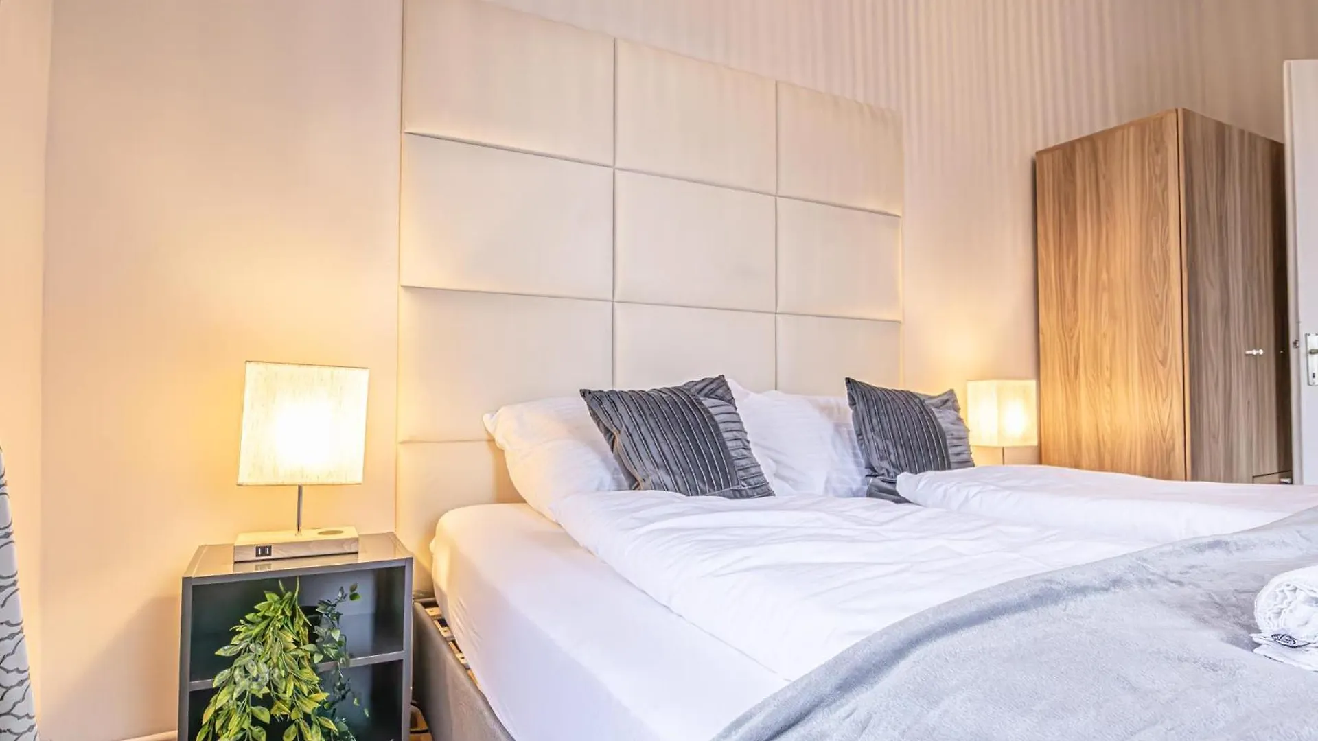 Metropolitan Charm Stylish 2Br & 1Lr Apt In Vienna'S Core 0*, Vienna Austria